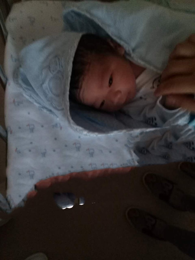 三个女人的美满家庭：同性恋人借助第三代试管婴儿迎来小天使