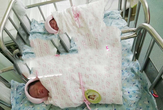 恭喜曾先生夫妇喜得双胞胎
