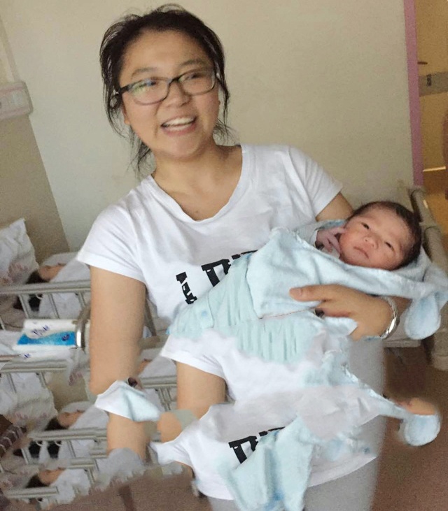 老来得子，恭喜万总，生意家庭双丰收